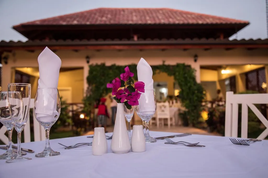 Los Flamencos Aparthotel Beach Club Байяибе