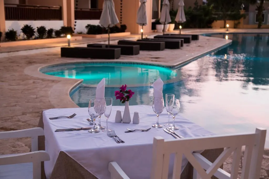 Los Flamencos Aparthotel Beach Club Байяибе